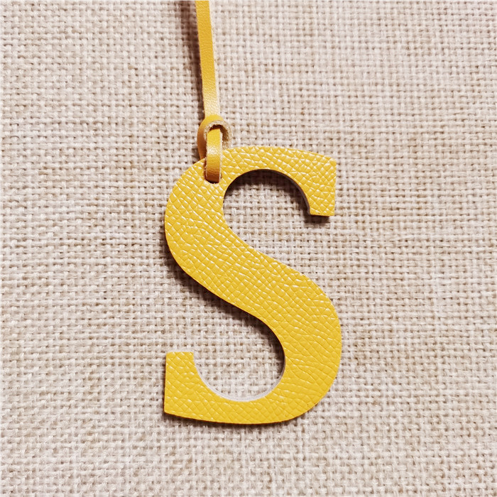 English Letter O P Q R S T Alp – обзор и цена Monogram Keychain Leather