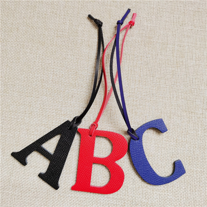 English Letter A B C D E F G A – обзор и цена Monogram Keychain Leather