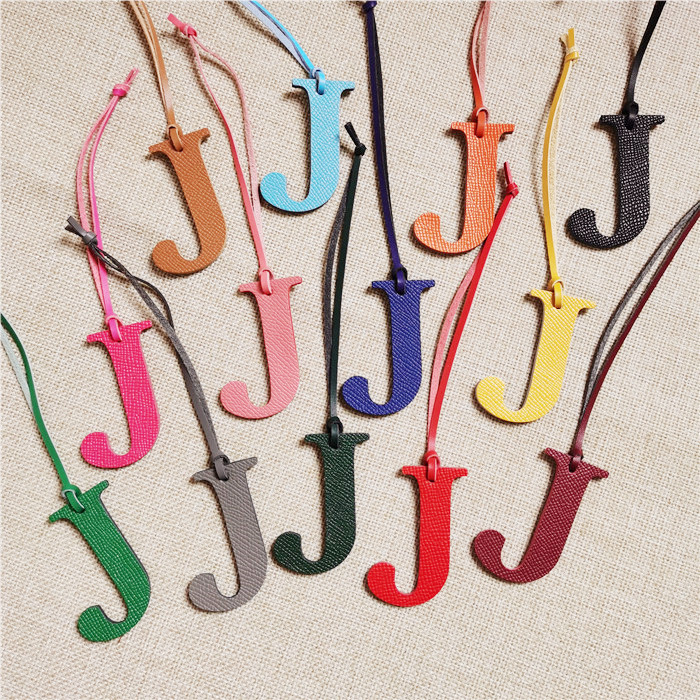 English Letter H I J K L M N A – обзор и цена Monogram Keychain Leather